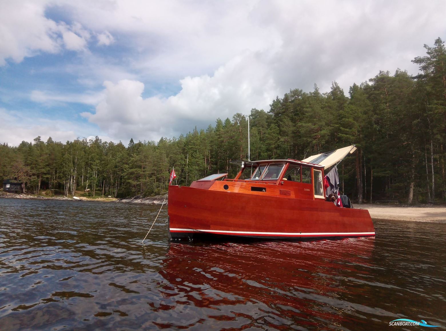 “Caoba” – Unik Hemingway-Inspireret Mahognibåd Med Moderne Konstruktion