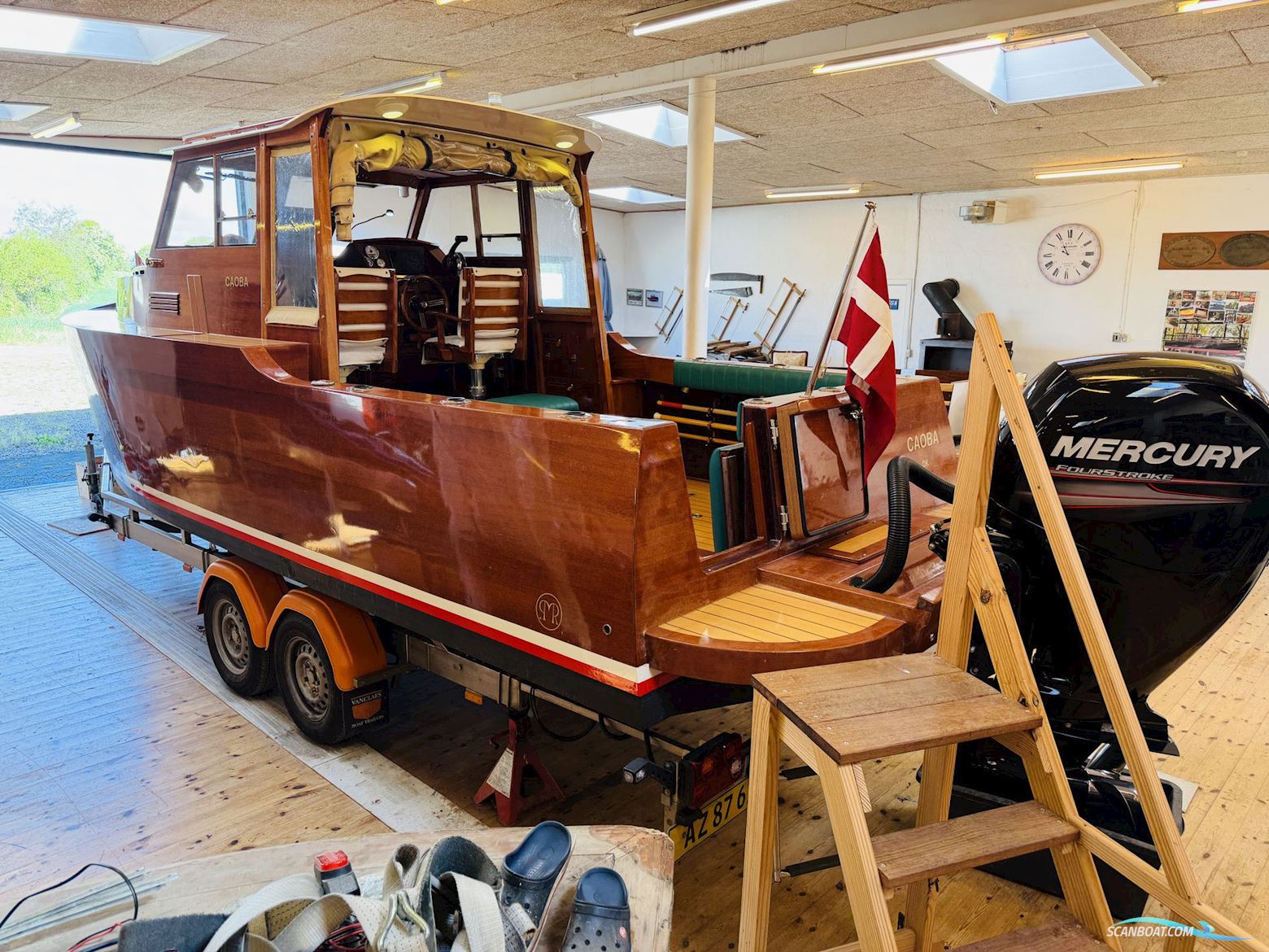 “Caoba” – Unik Hemingway-Inspireret Mahognibåd Med Moderne Konstruktion