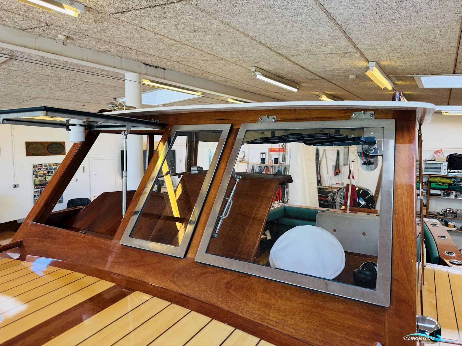 “Caoba” – Unik Hemingway-Inspireret Mahognibåd Med Moderne Konstruktion