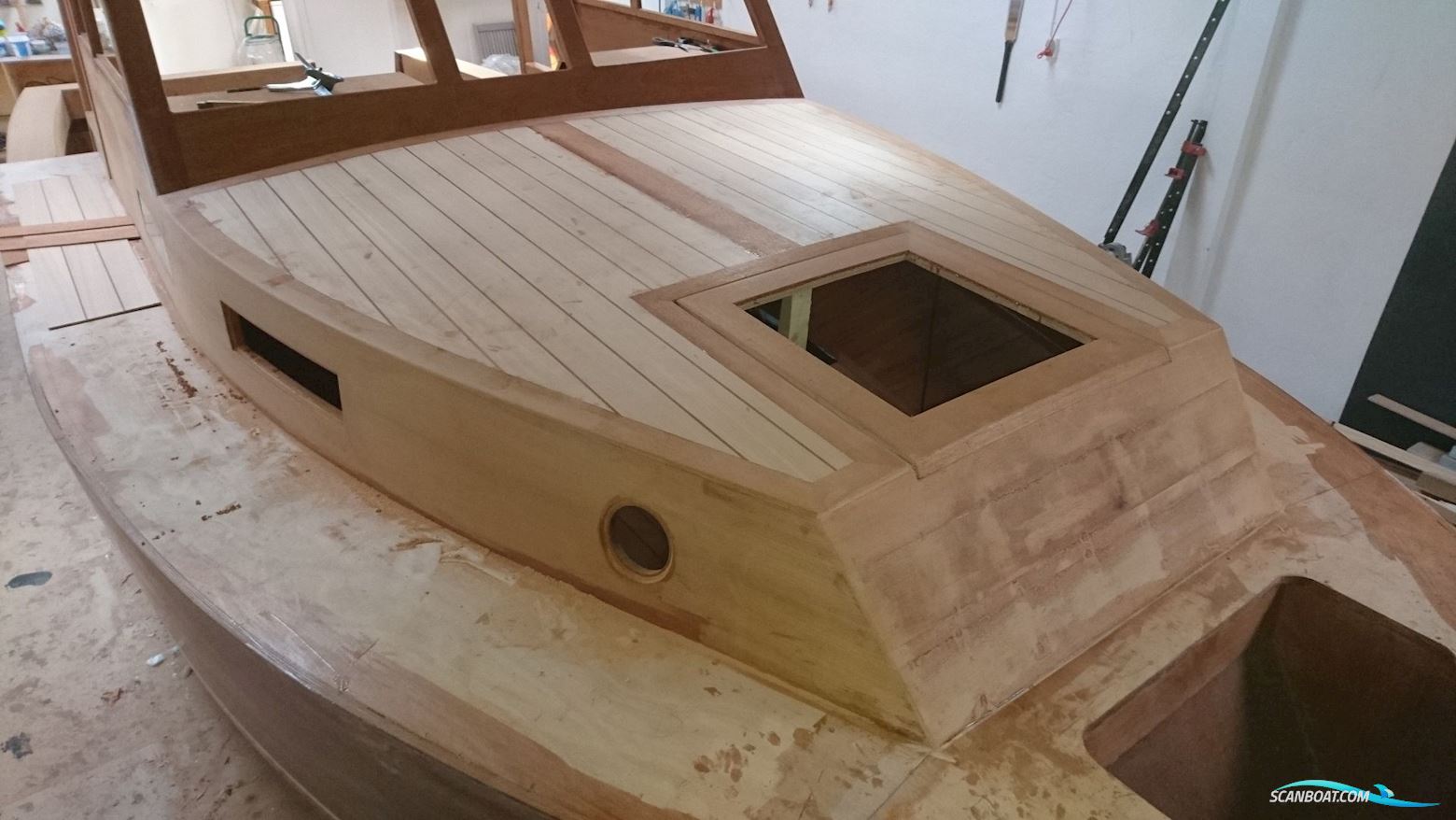 “Caoba” – Unik Hemingway-Inspireret Mahognibåd Med Moderne Konstruktion