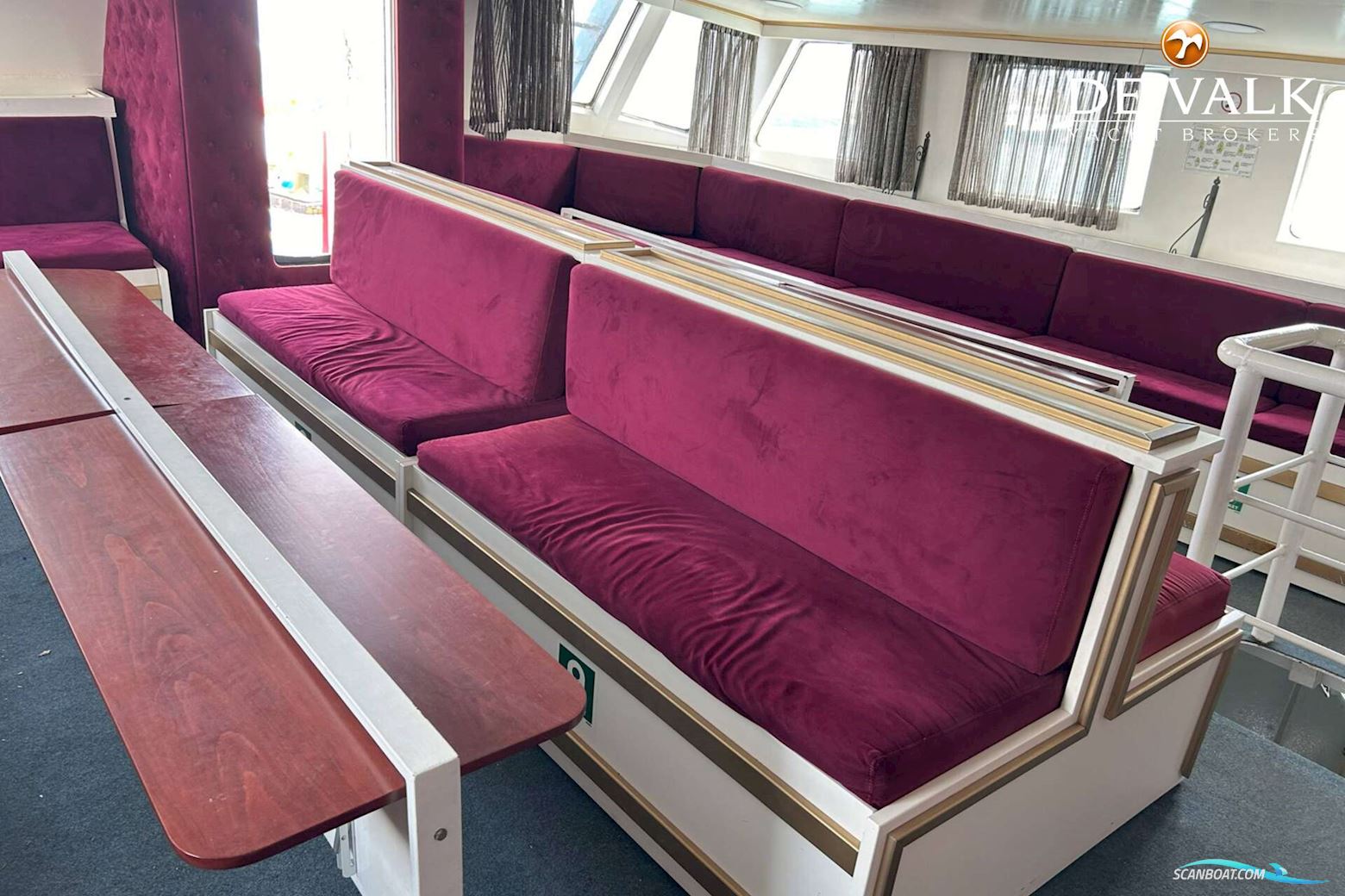 CAR/PASSENGERS FERRY 33