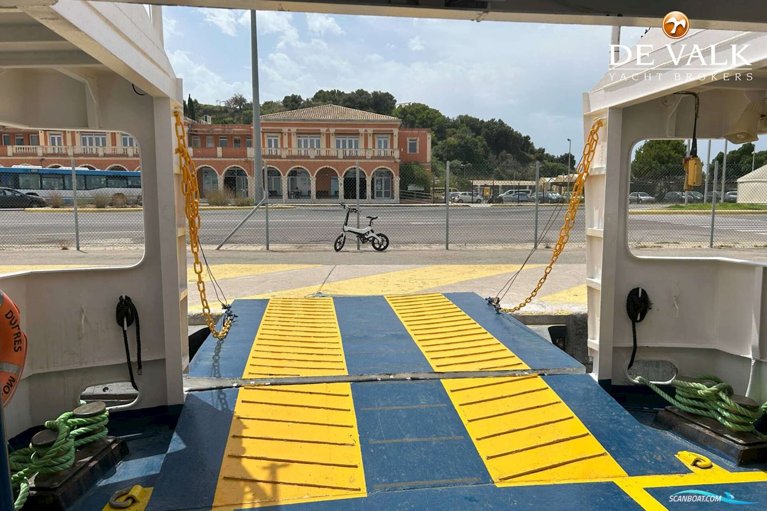 CAR/PASSENGERS FERRY 33