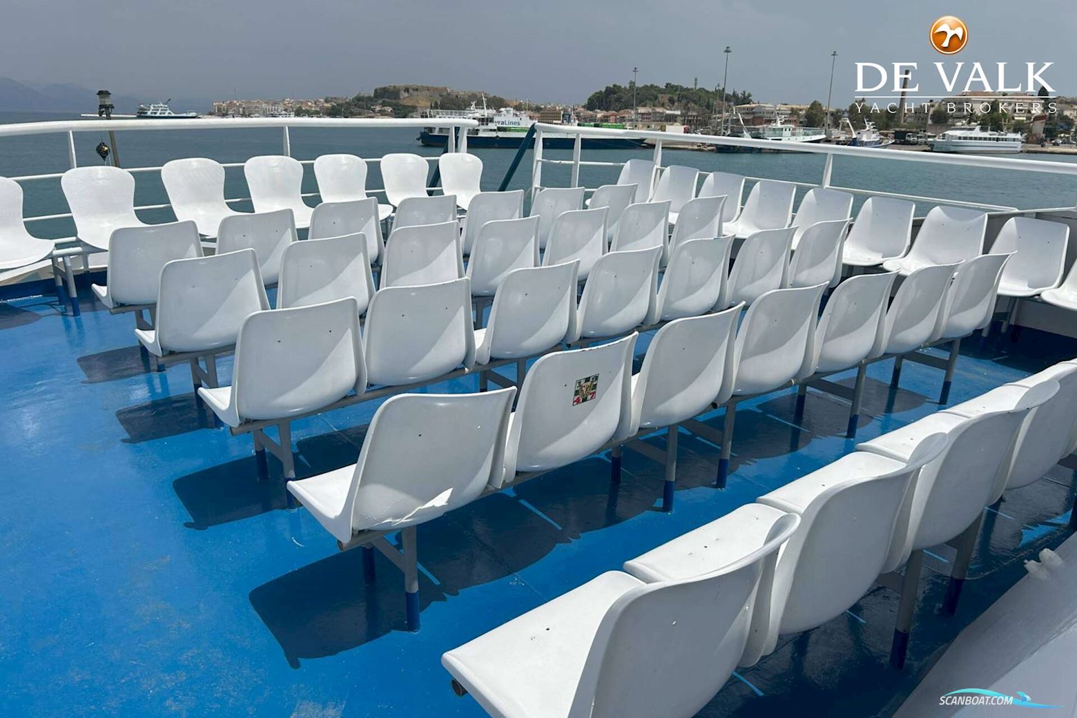 CAR/PASSENGERS FERRY 33