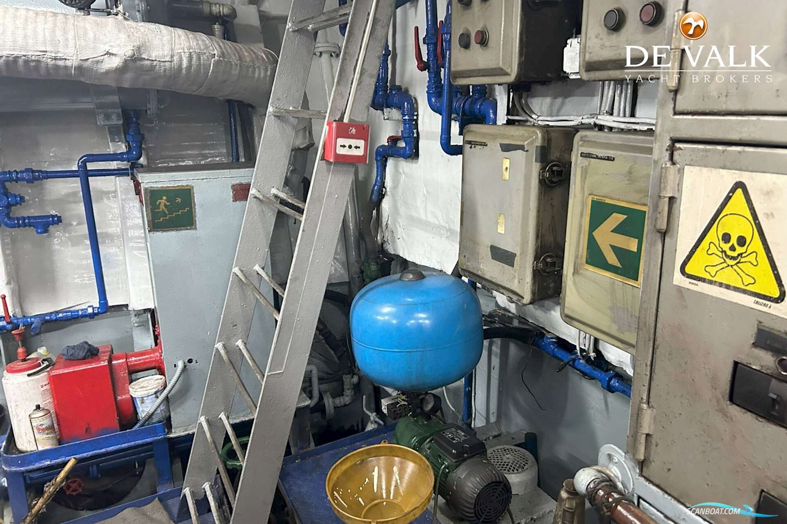 CAR/PASSENGERS FERRY 33