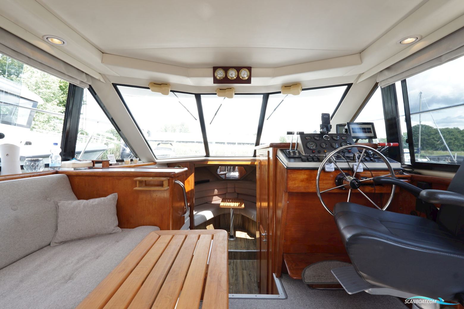 Carver 28 Flybridge