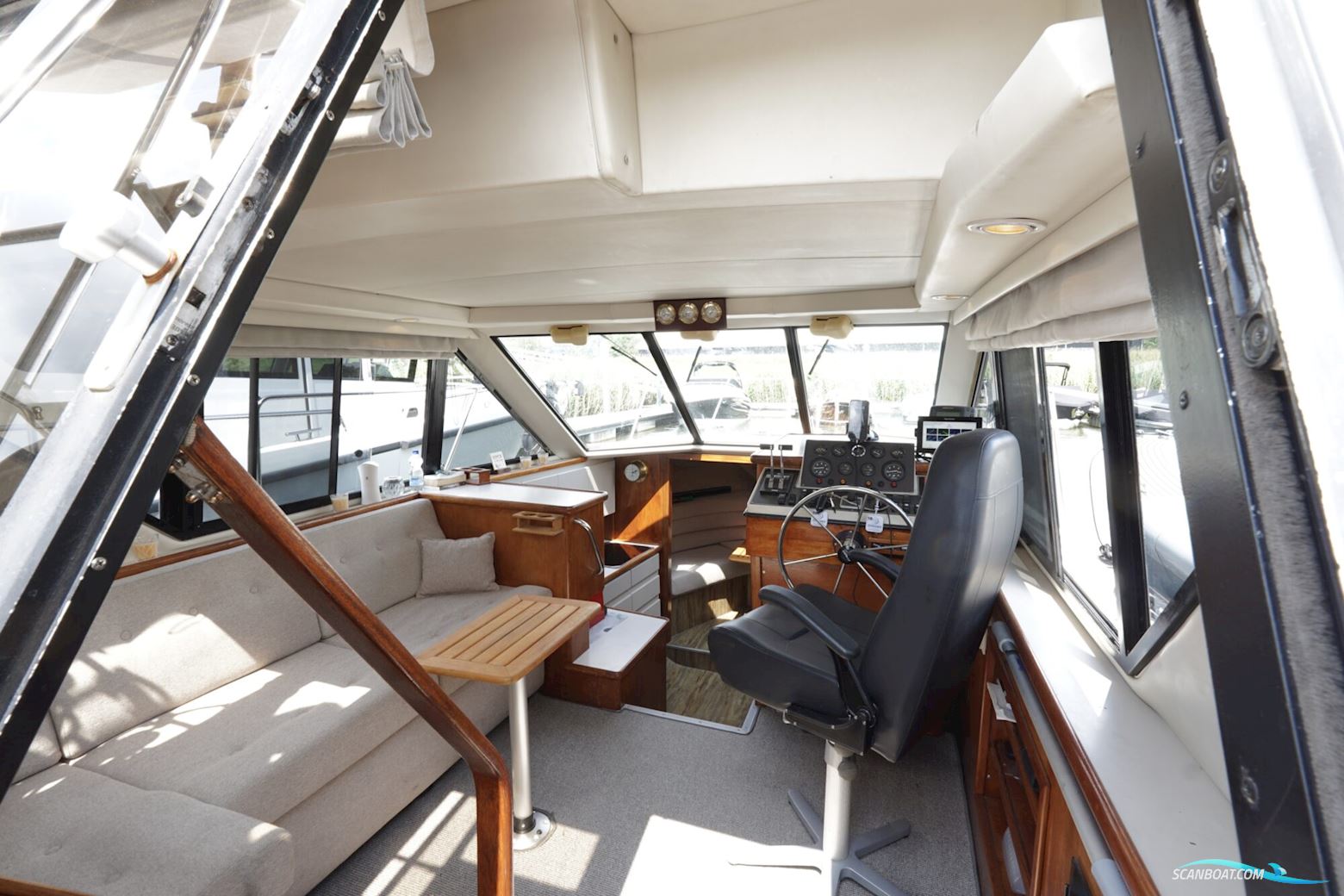 Carver 28 Flybridge