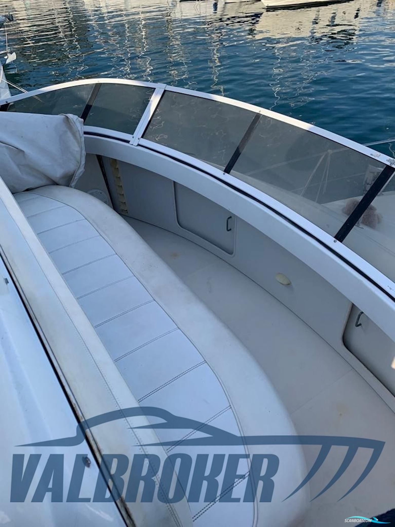 Carver Boat 400
