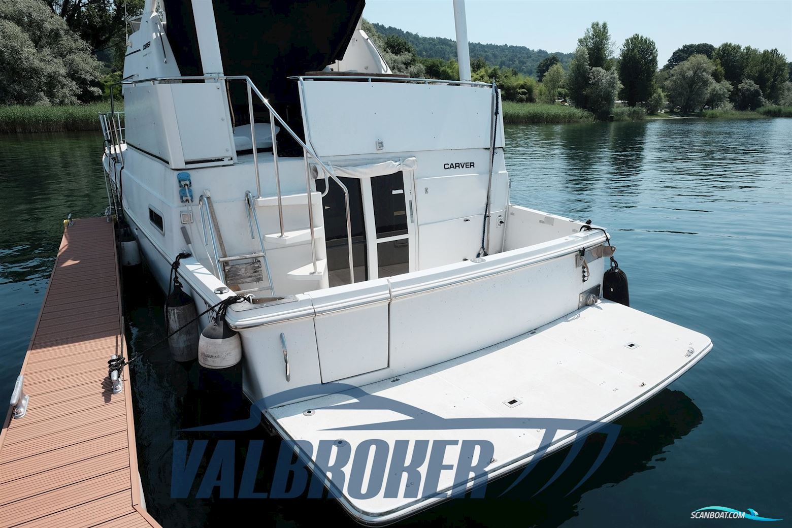 Carver Boat 400