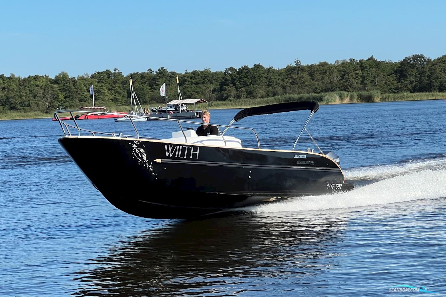 Center Console Blackfish Crossover 900