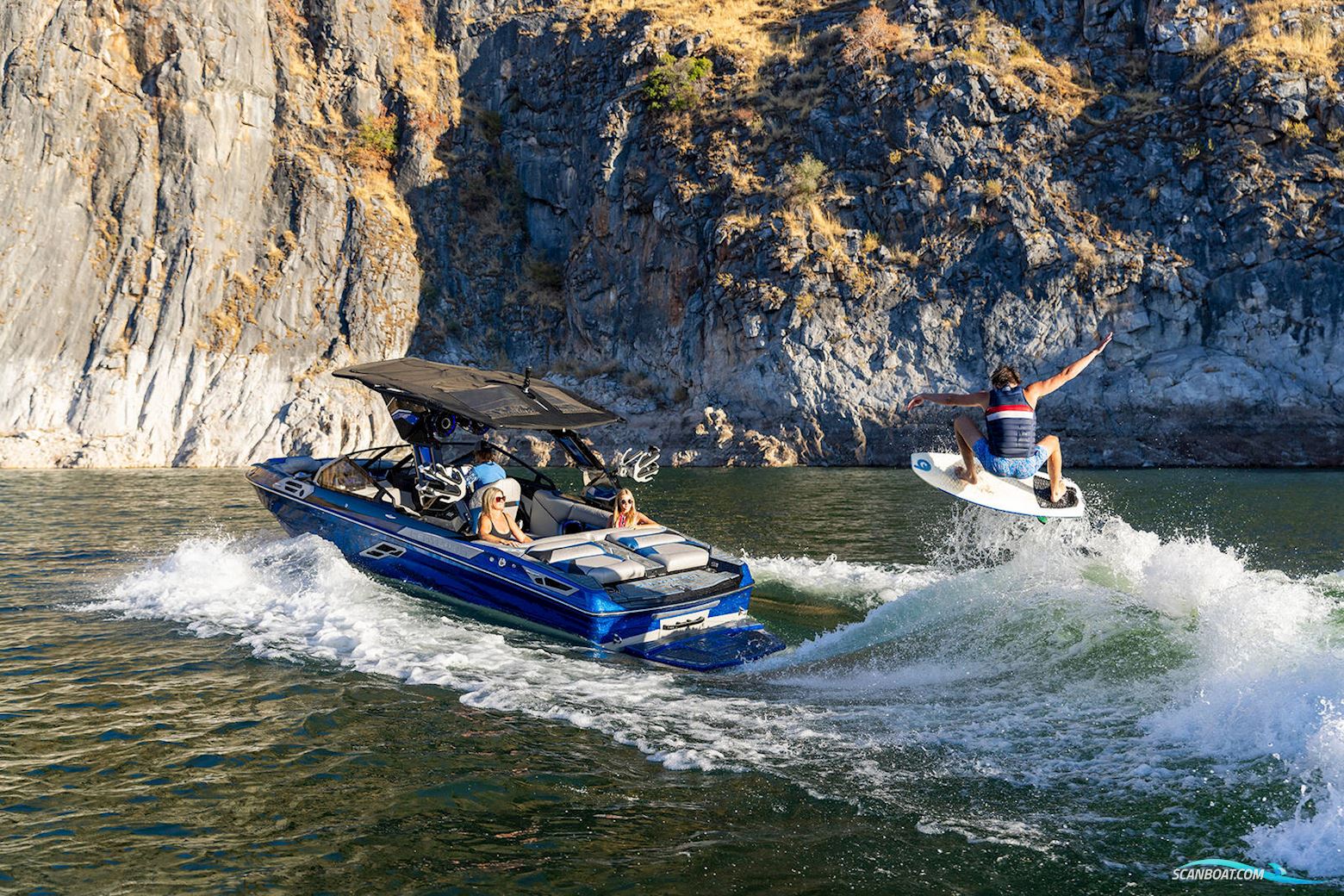 CENTURION Ri230 Motorbåd 2025, med PCM ZZ6 6.2ltr motor, England