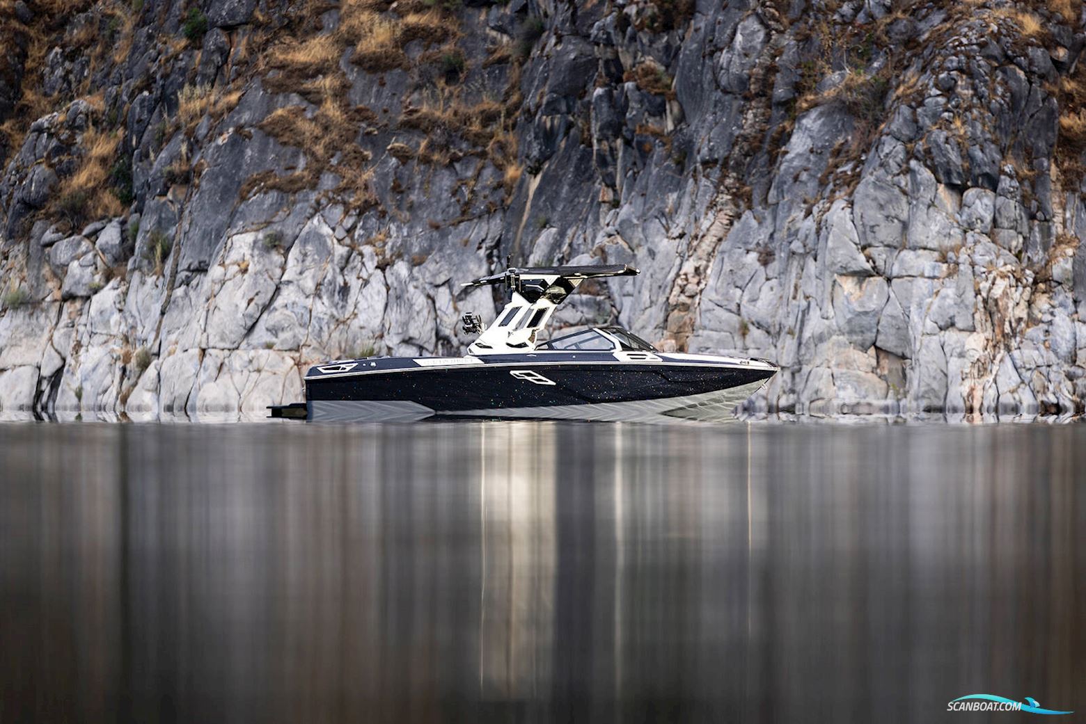 Centurion Ri265 Motorbåd 2025, med Pcm ZZ6 6.2Ltr motor, England