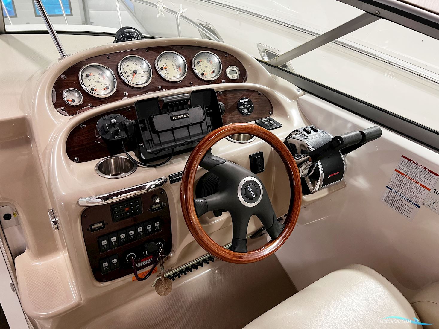 Chaparral 270 Signature