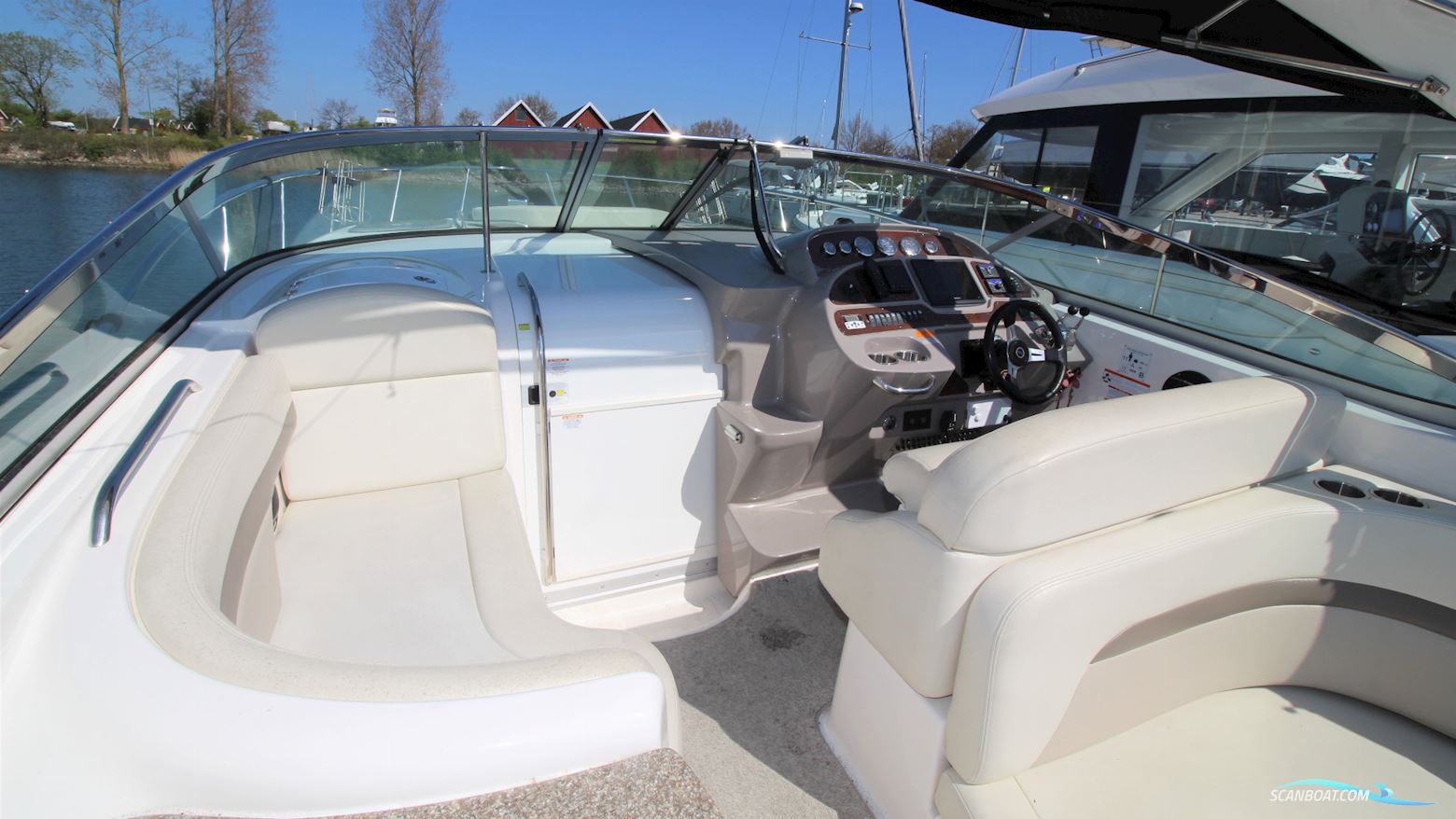 Chaparral 330 Signature 