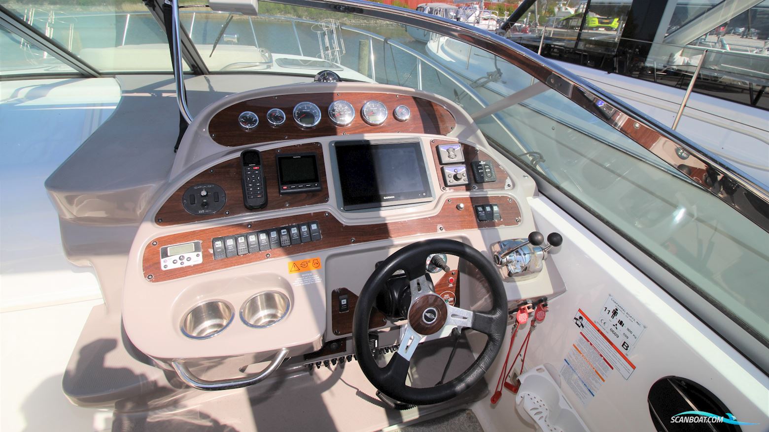 Chaparral 330 Signature 