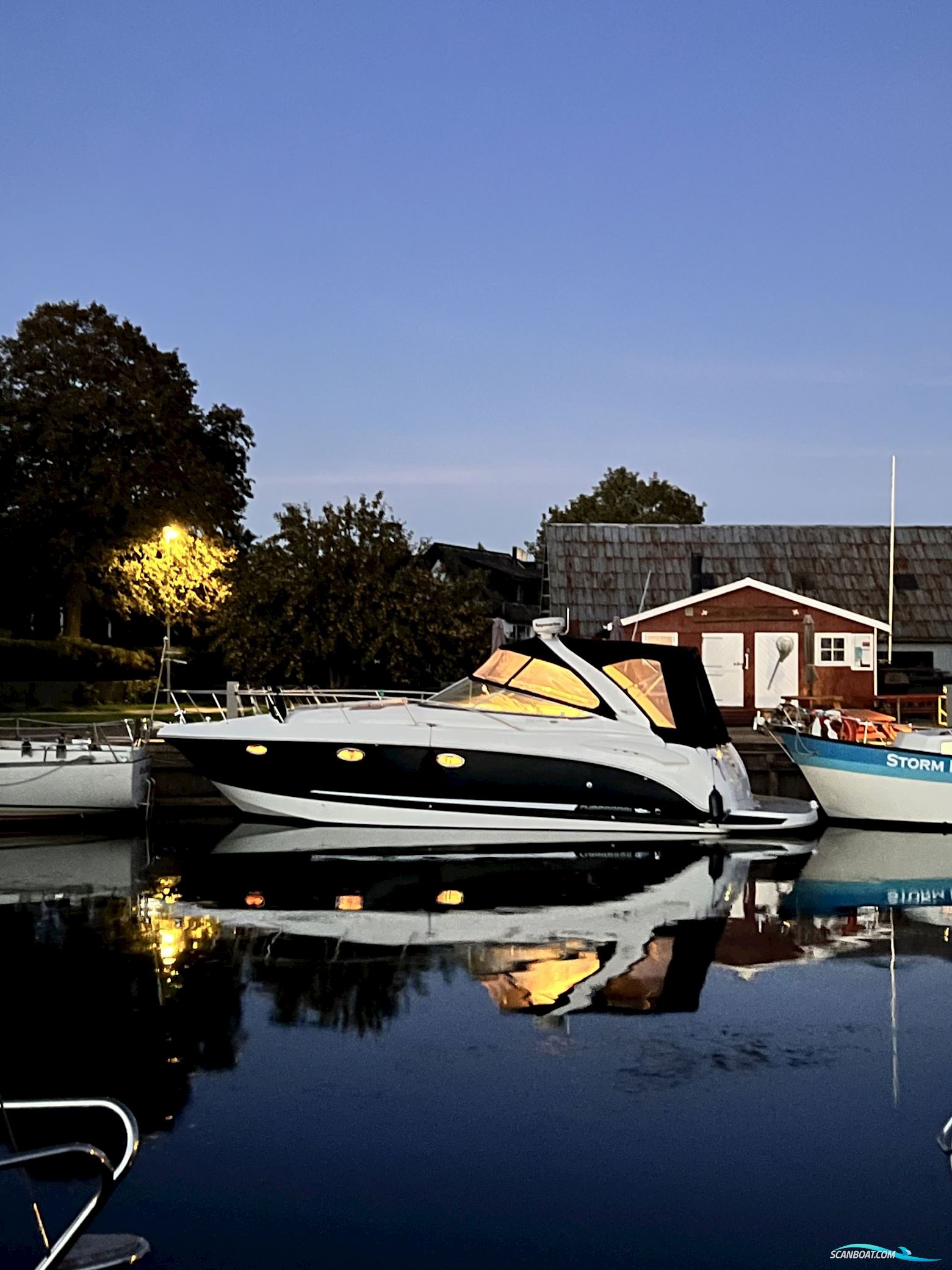 Chaparral 330 Signature