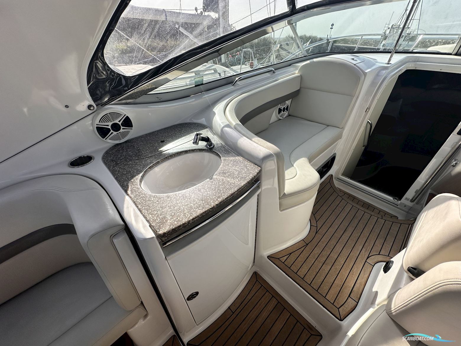 Chaparral 330 Signature