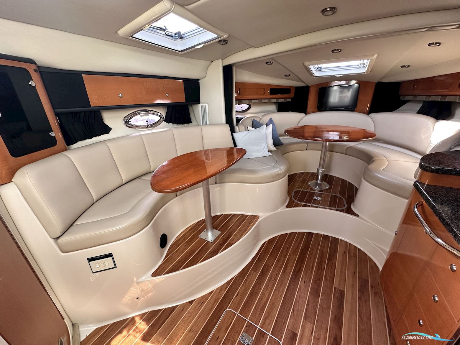 Chaparral 330 Signature
