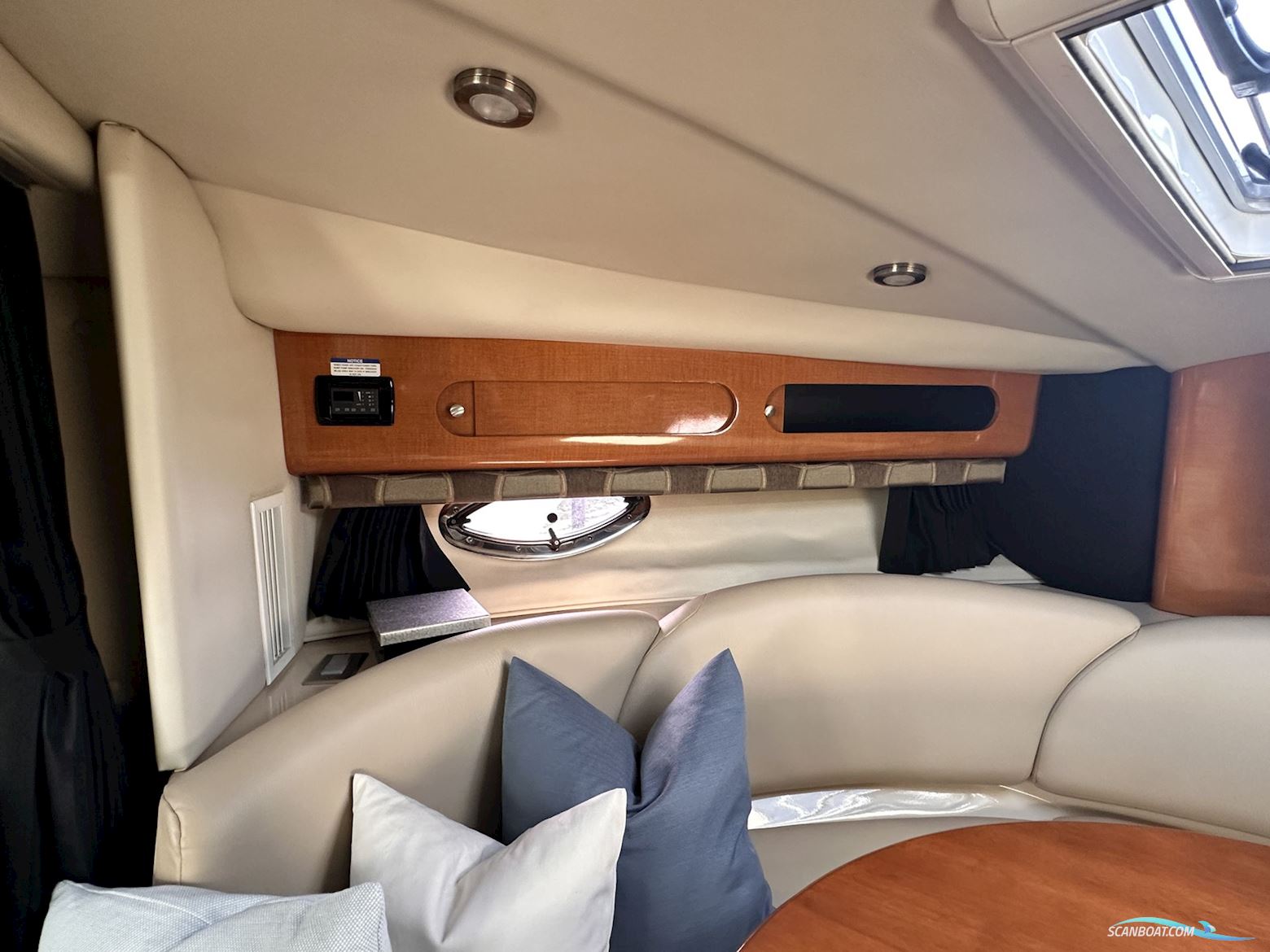 Chaparral 330 Signature