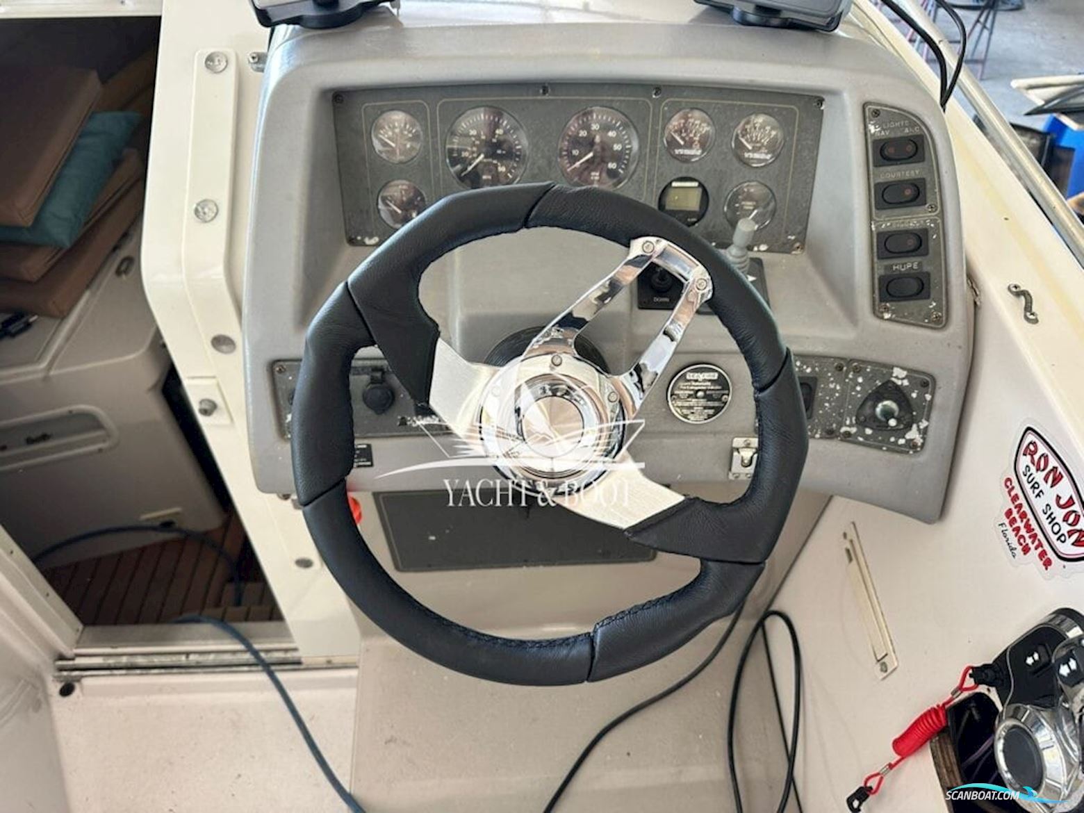 Chaparral Signature 240
