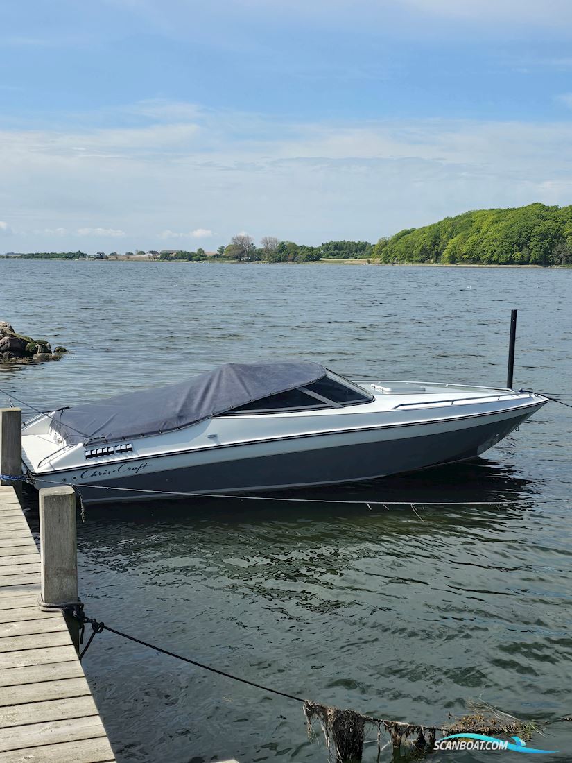 Chris Craft 233 cuddy cabin