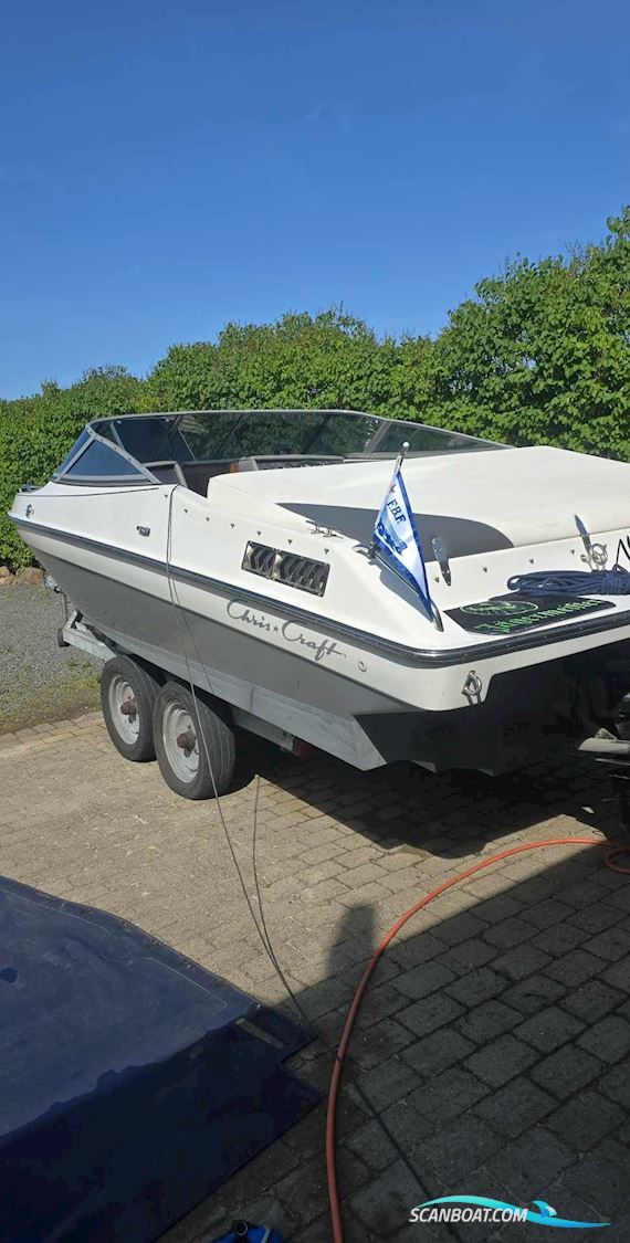 Chris Craft 233 cuddy cabin