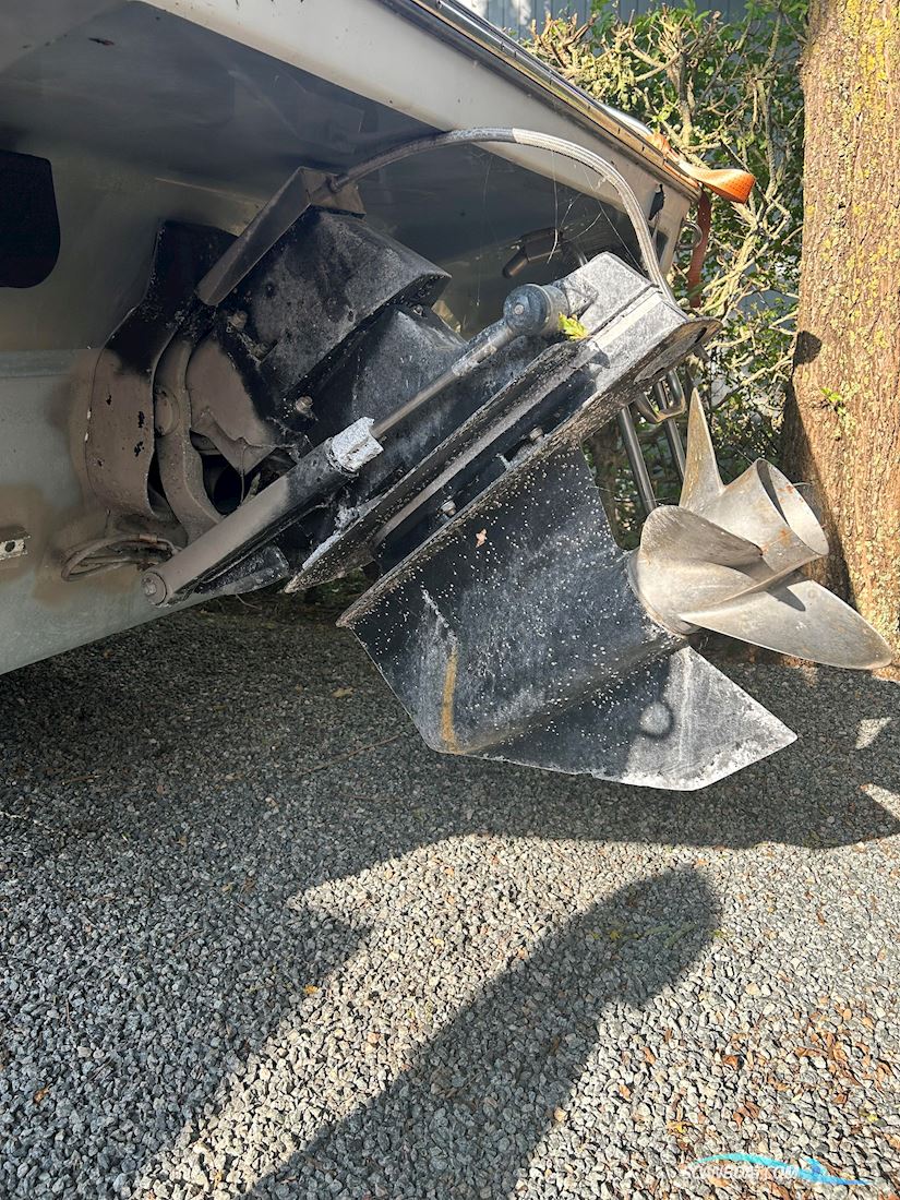 Chris Craft 233 cuddy cabin