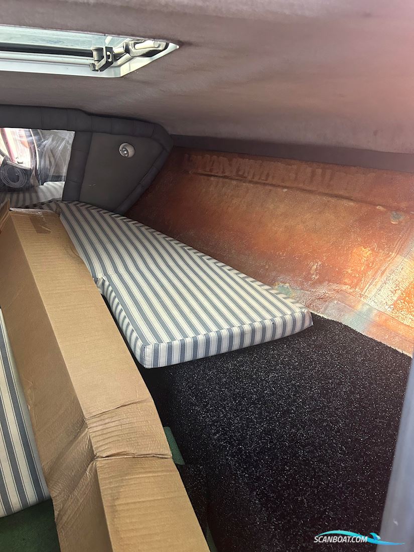 Chris Craft 233 cuddy cabin