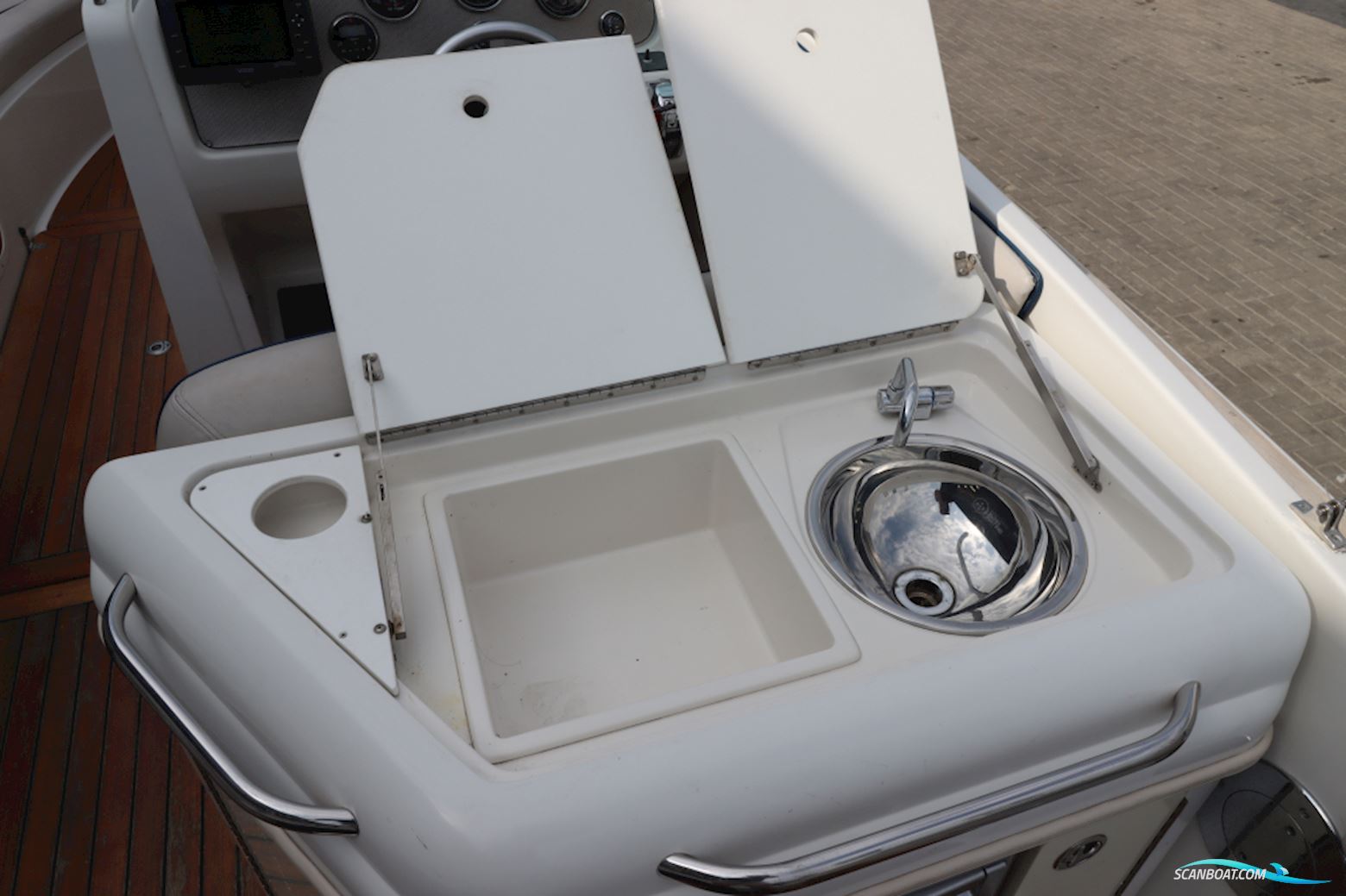 Chris Craft 28 Launch