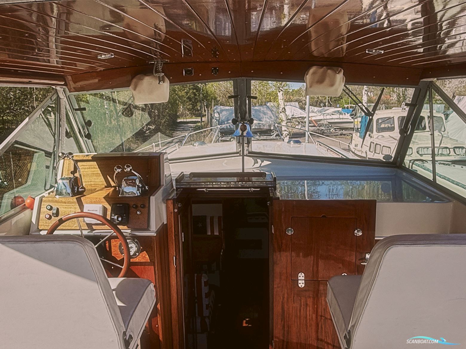 Chris-Craft 31 Commander