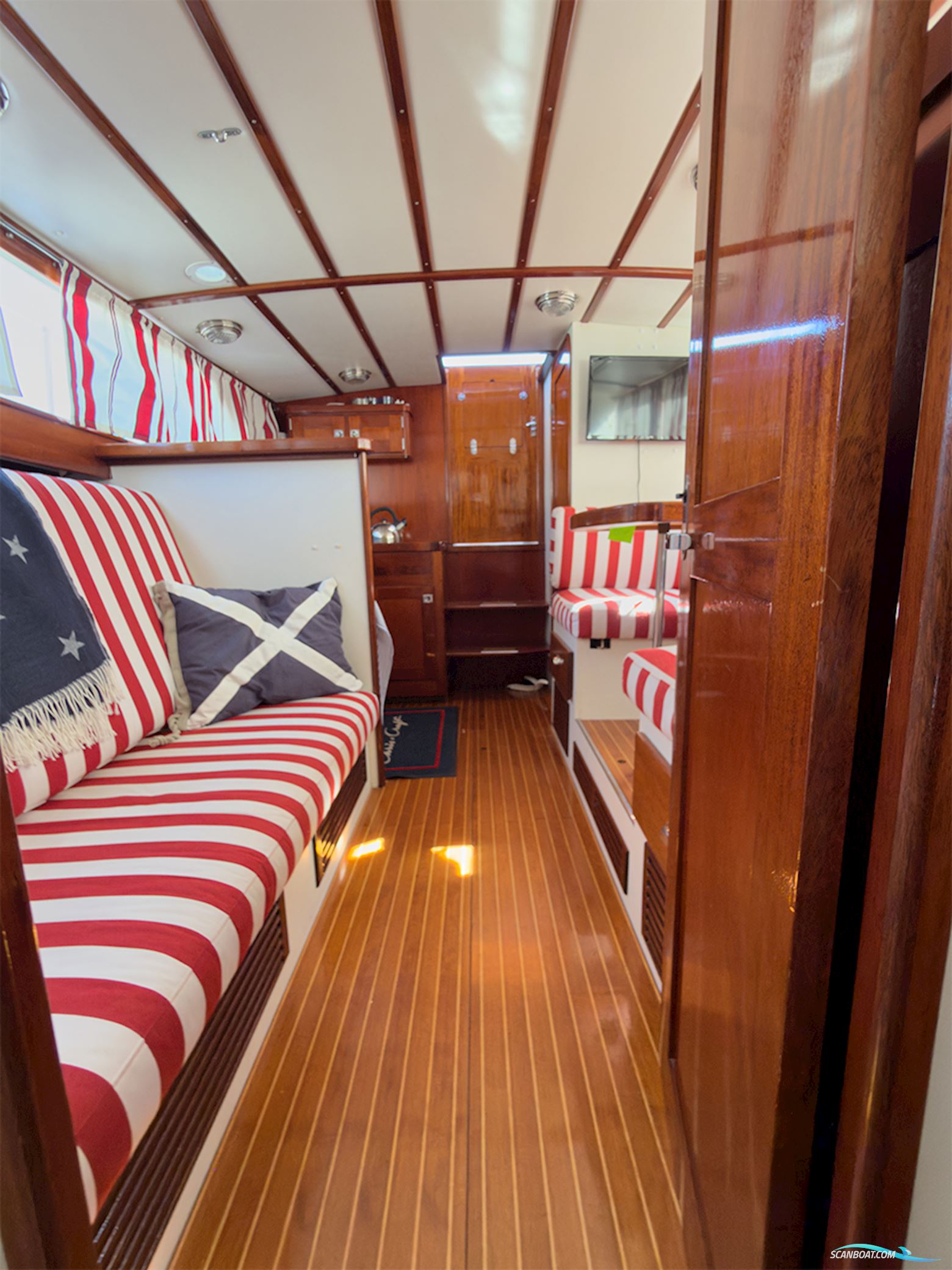 Chris-Craft 31 Commander