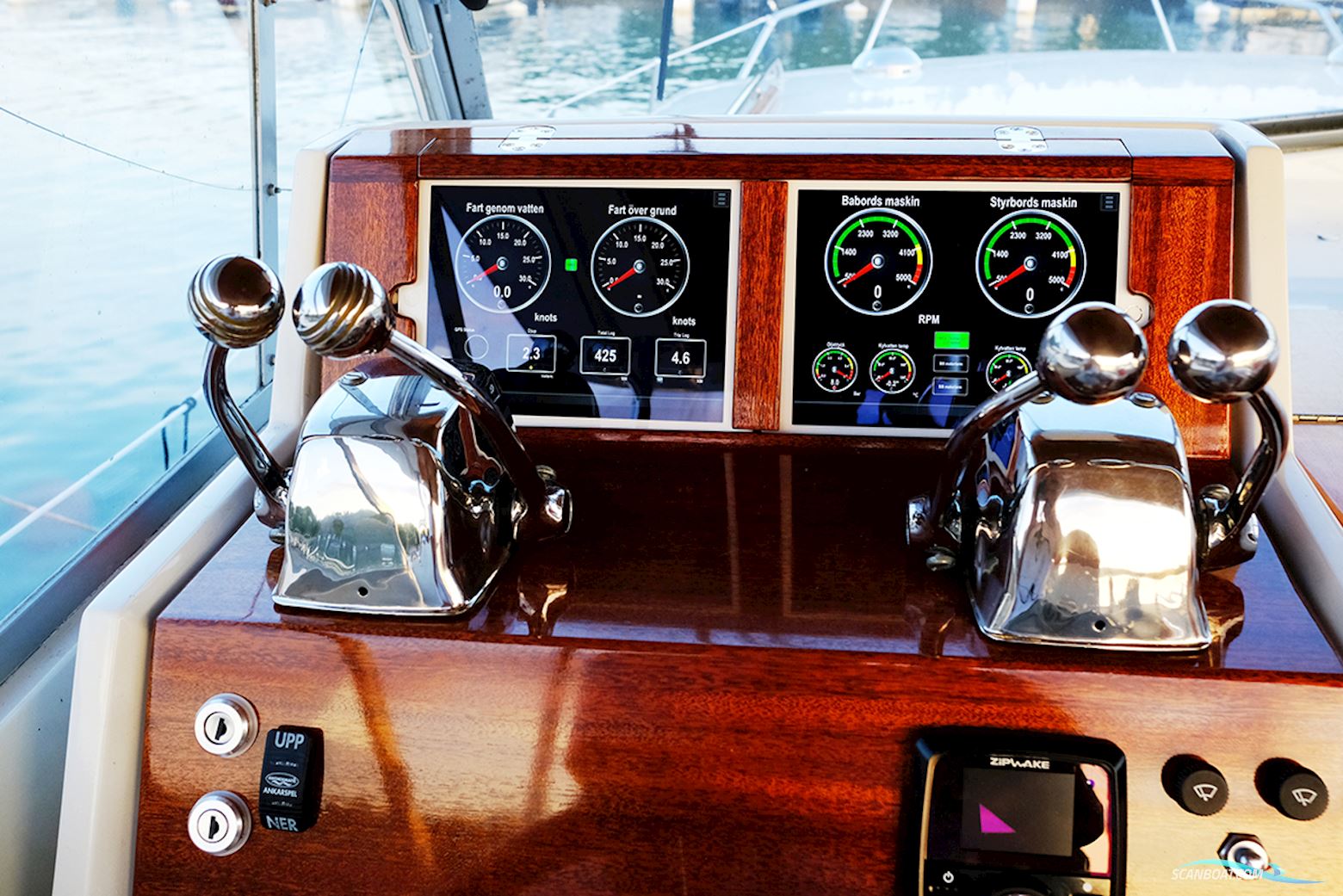 Chris-Craft 31 Commander