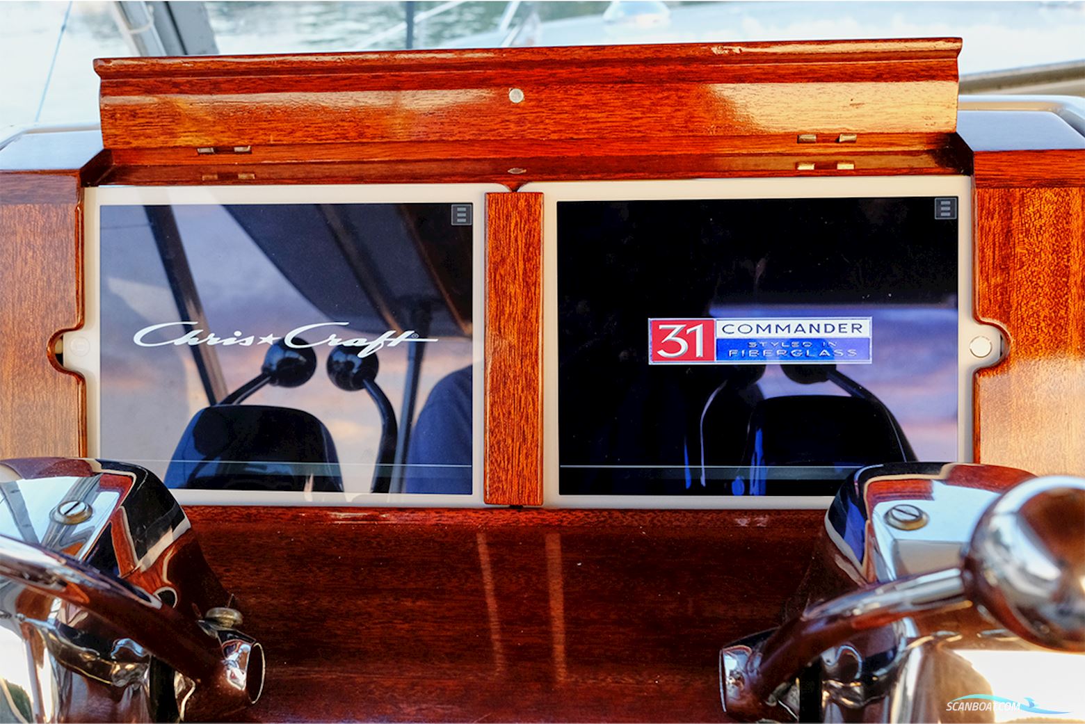 Chris-Craft 31 Commander