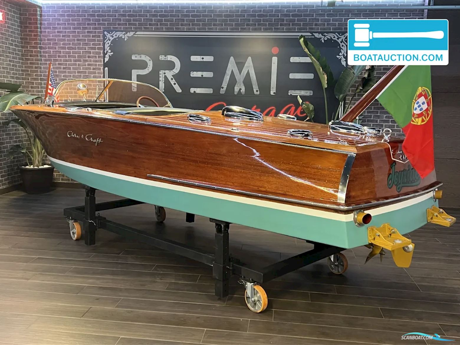 CHRIS CRAFT Capri 19