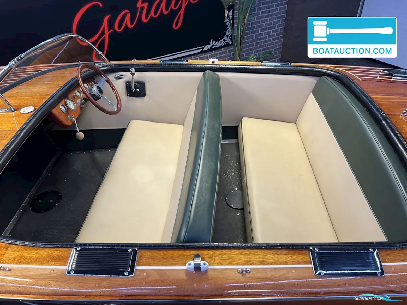 CHRIS CRAFT Capri 19