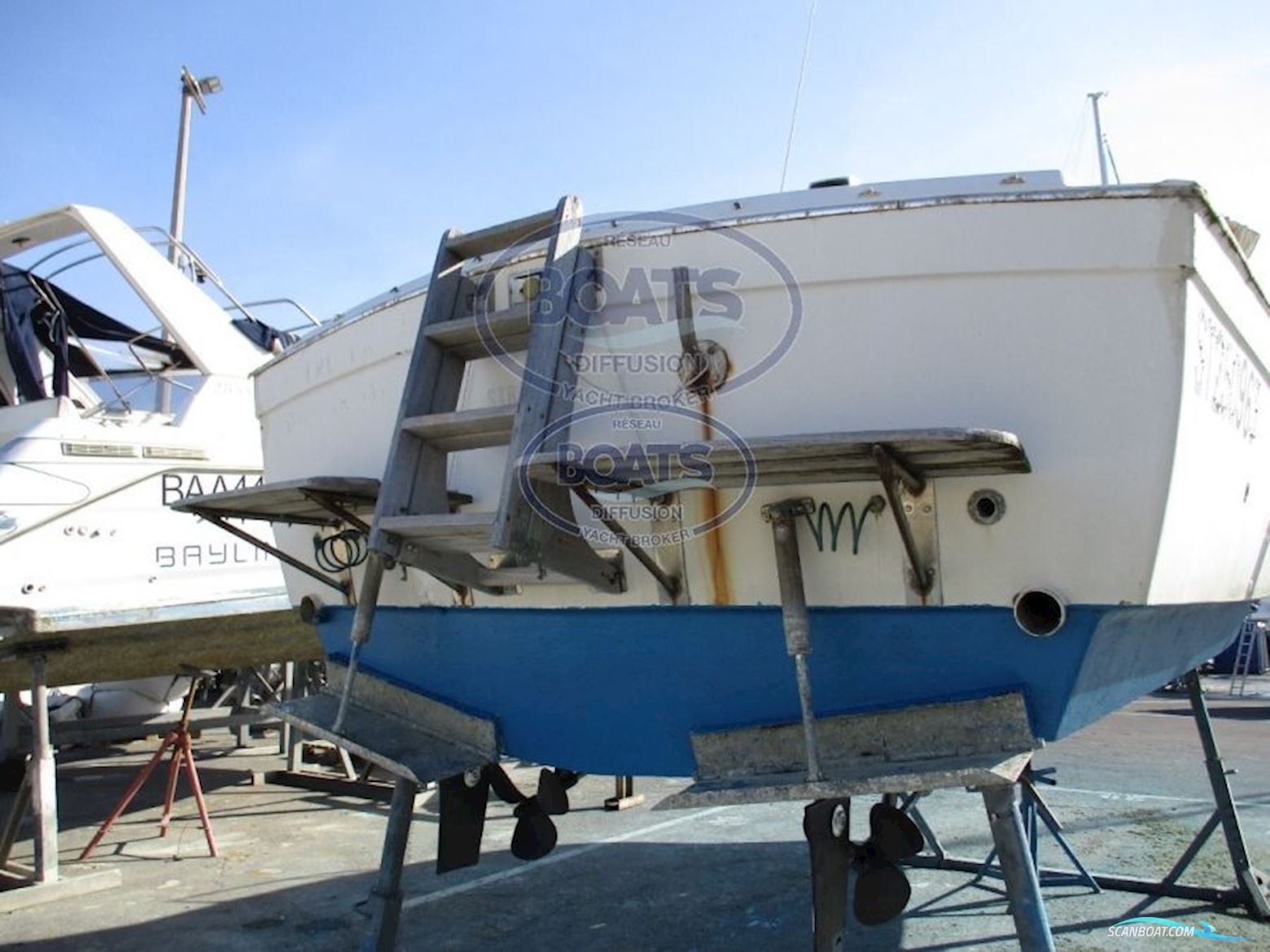 CHRIS CRAFT COMMANDER 27