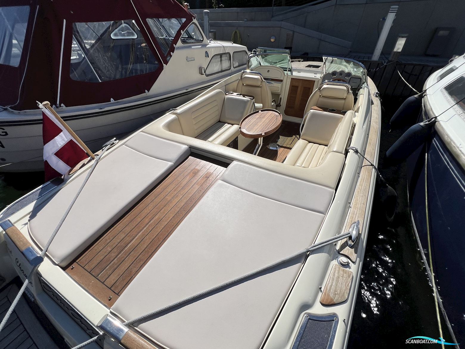 Chris Craft Corsair 25