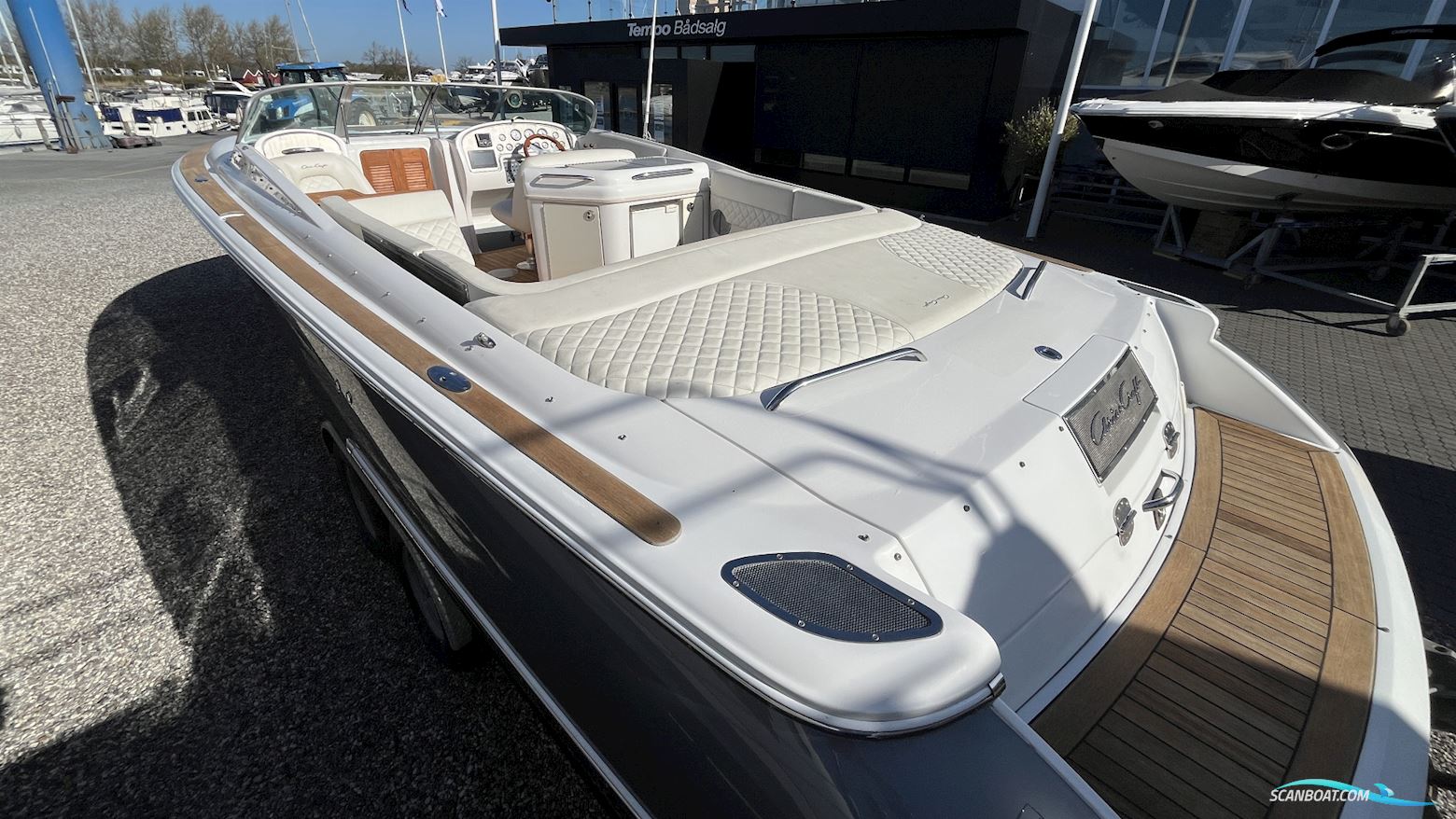 Chris Craft Corsair 28