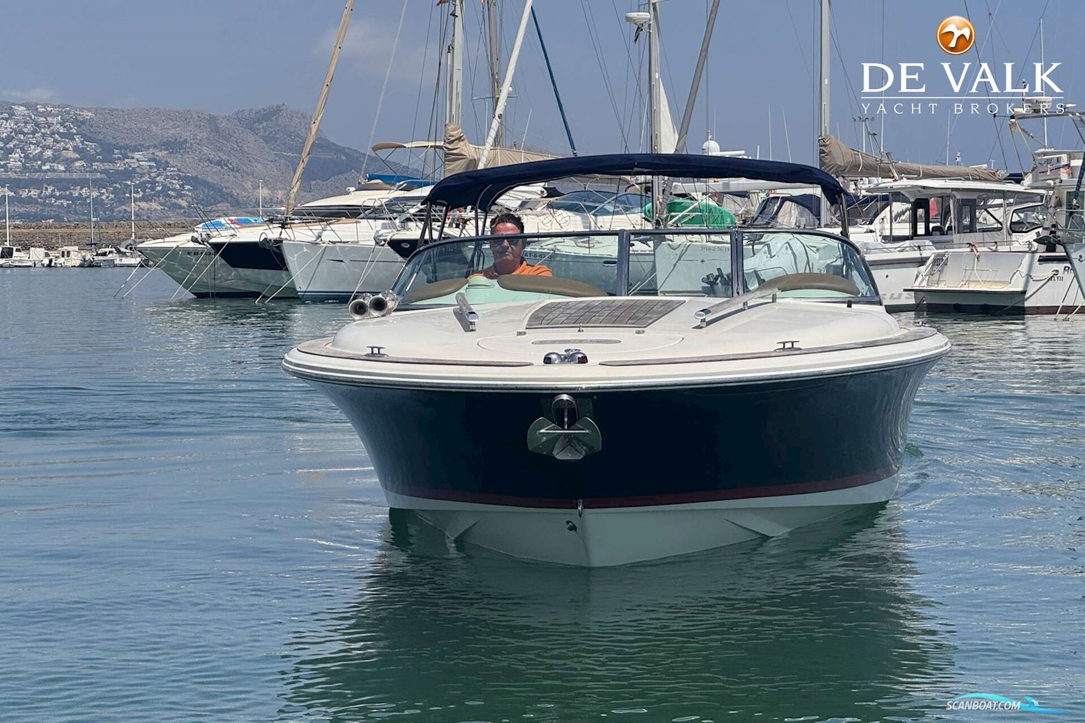 Chris-Craft Corsair 28