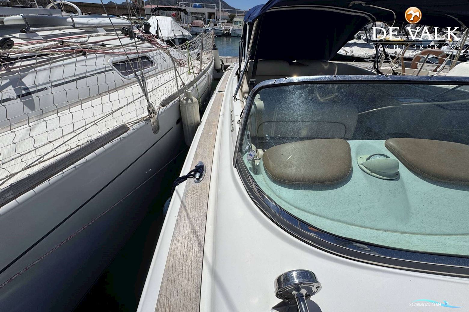 Chris-Craft Corsair 28