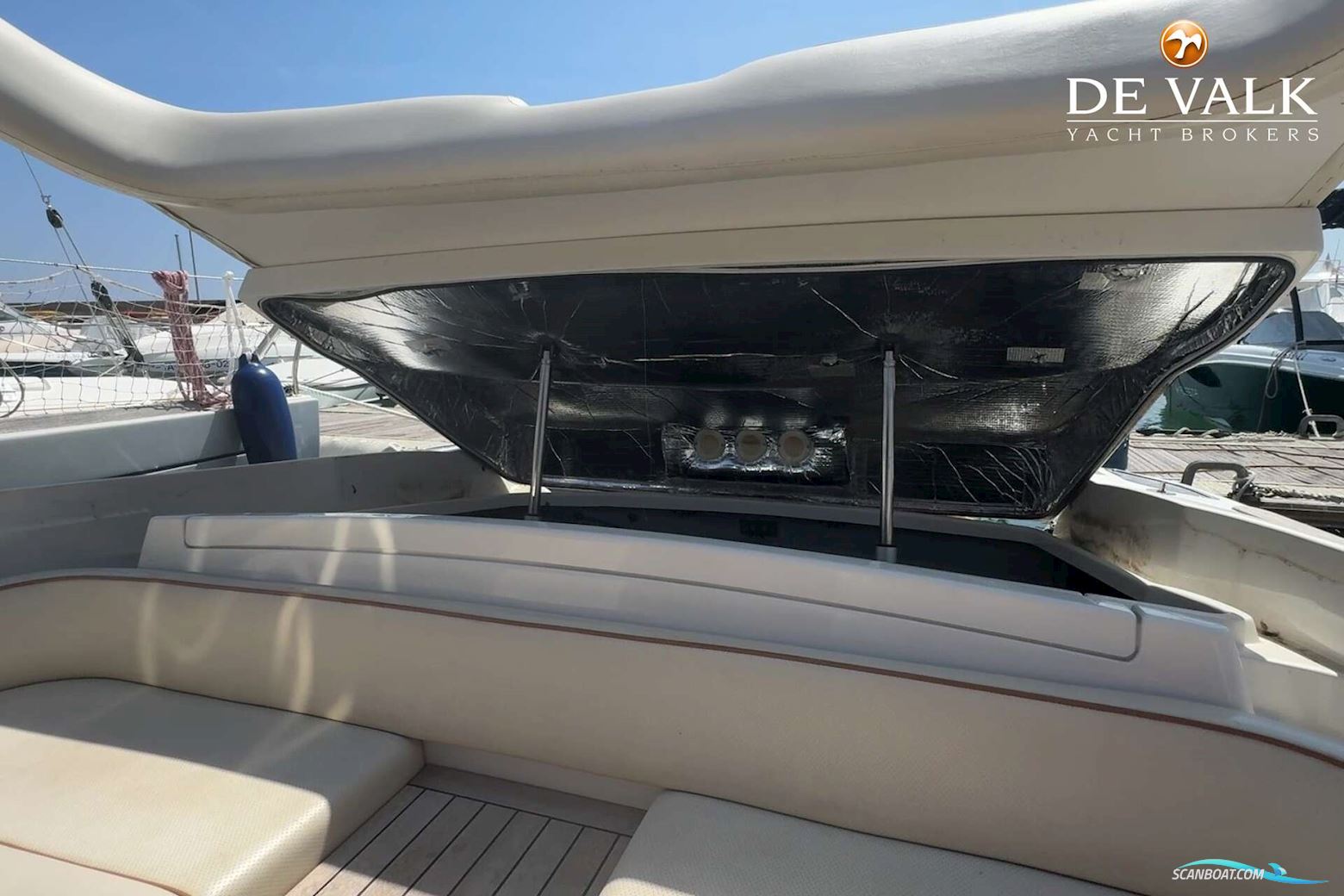 Chris-Craft Corsair 28