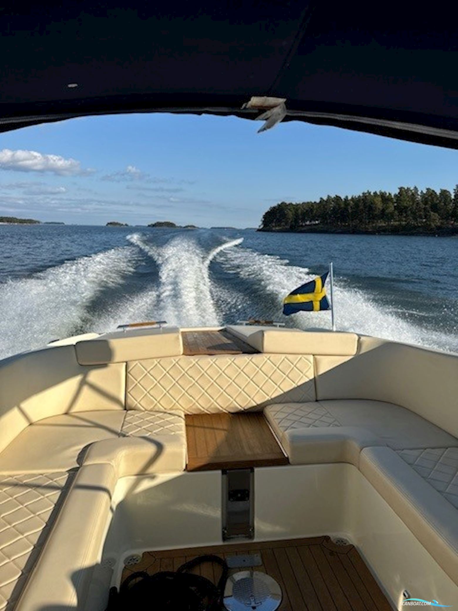 Chris-Craft Corsair 32