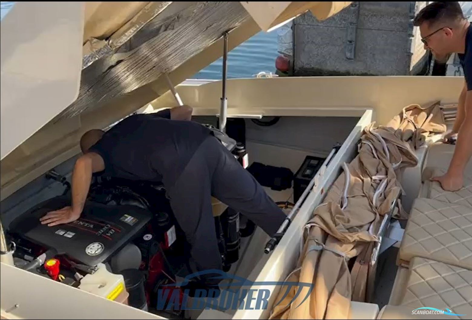 CHRIS CRAFT CORSAIR 32