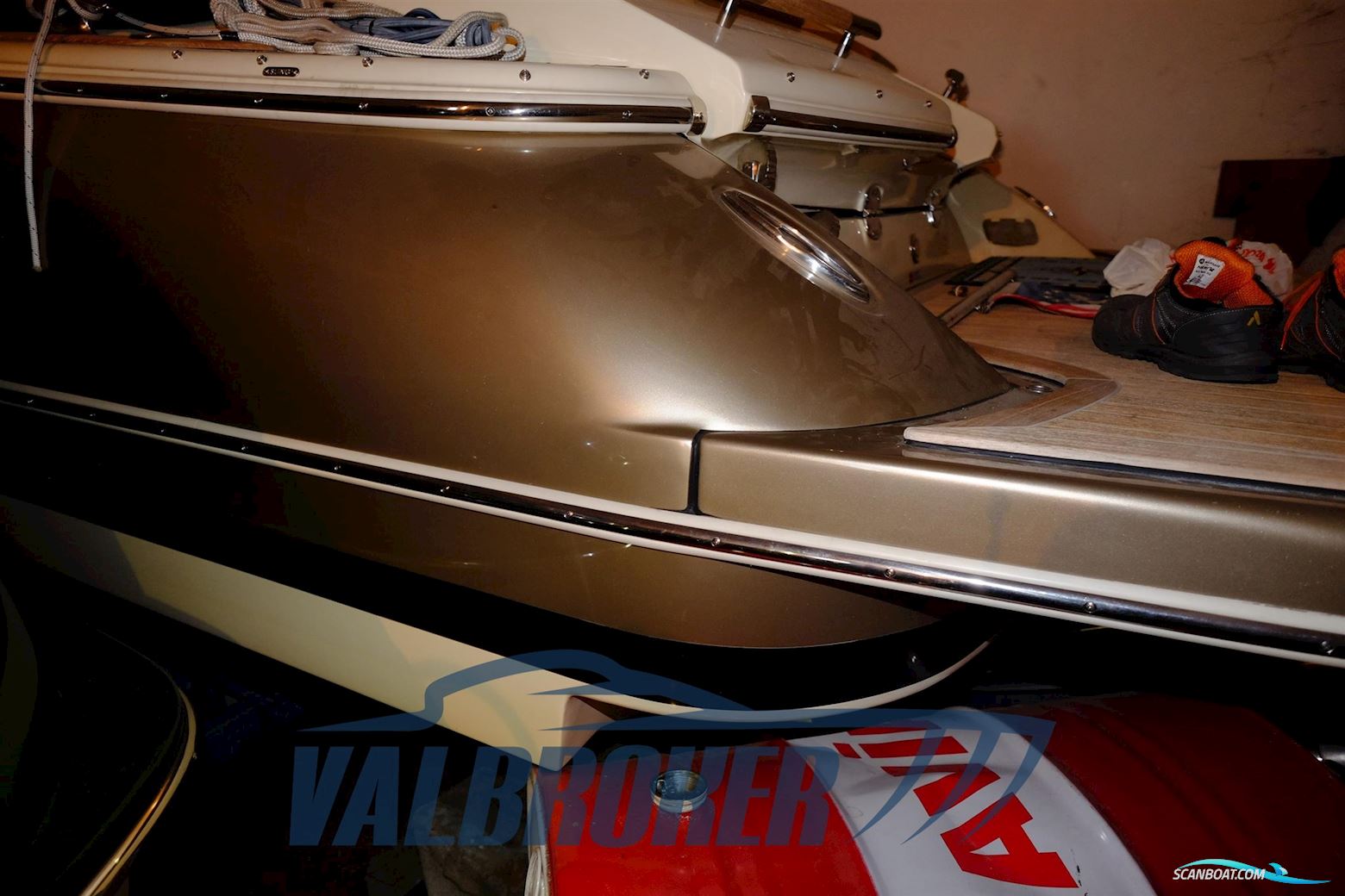 CHRIS CRAFT CORSAIR 32