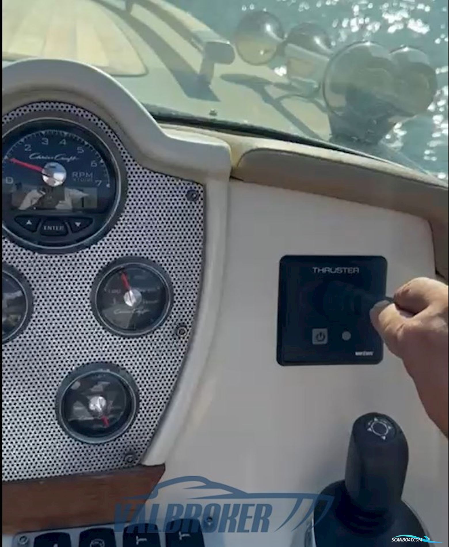 CHRIS CRAFT CORSAIR 32