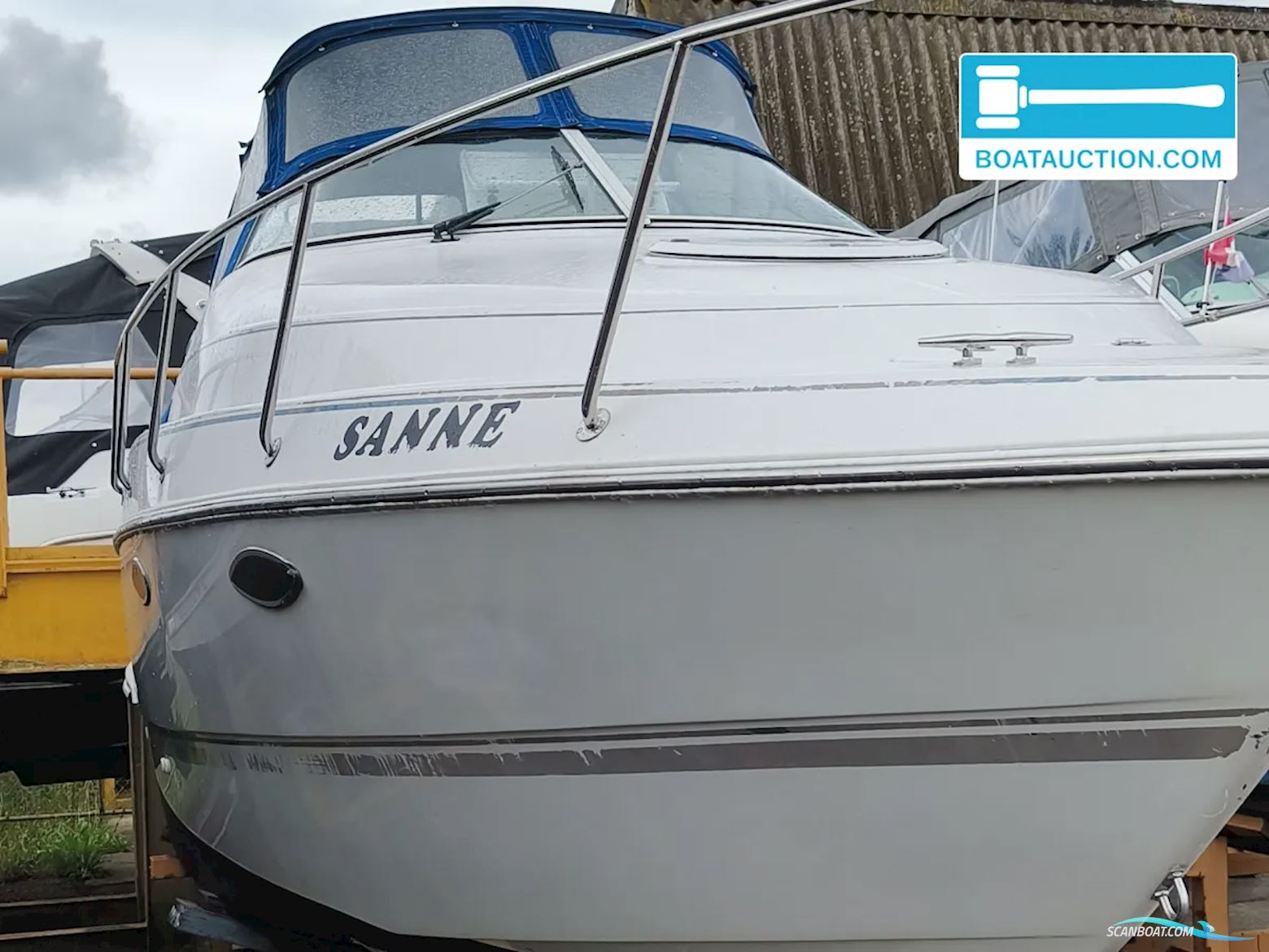 CHRIS CRAFT Crowne 262