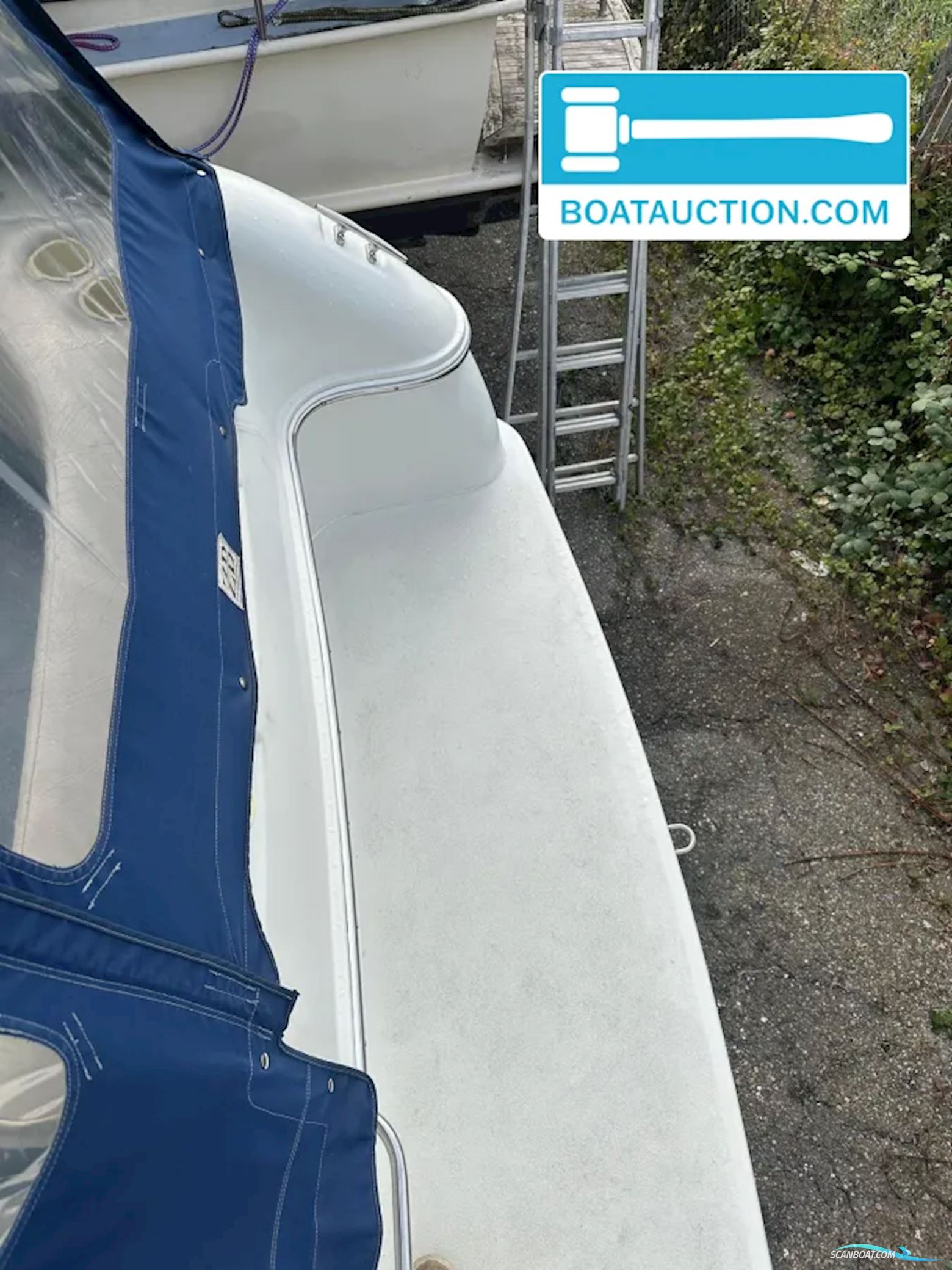 CHRIS CRAFT Crowne 262
