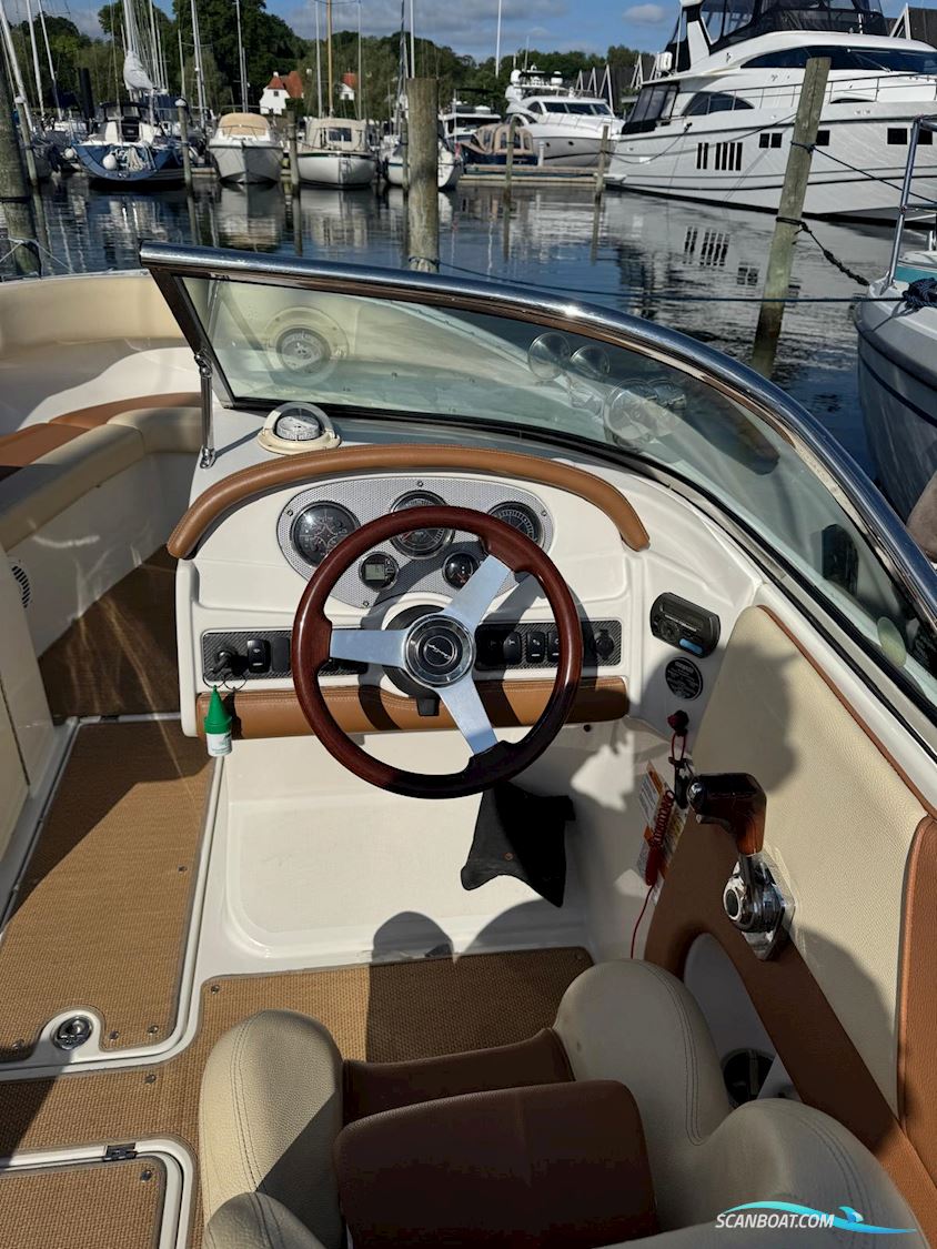 Chris Craft Launch 25