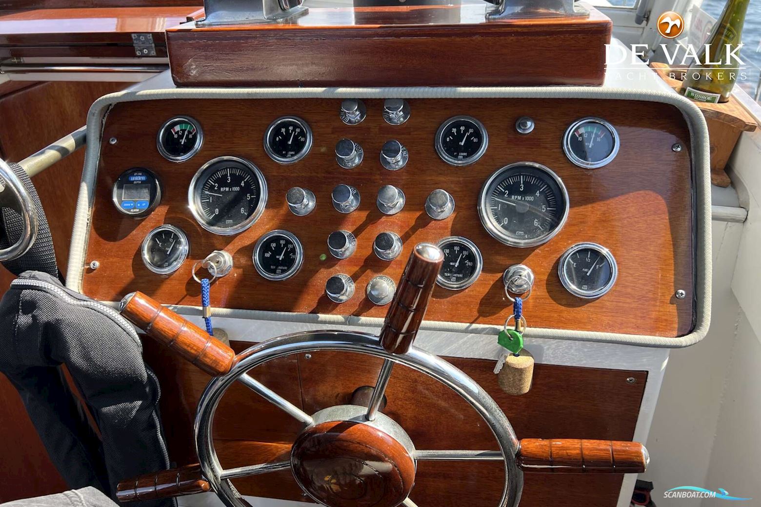 Chris-Craft Roamer Express Deluxe