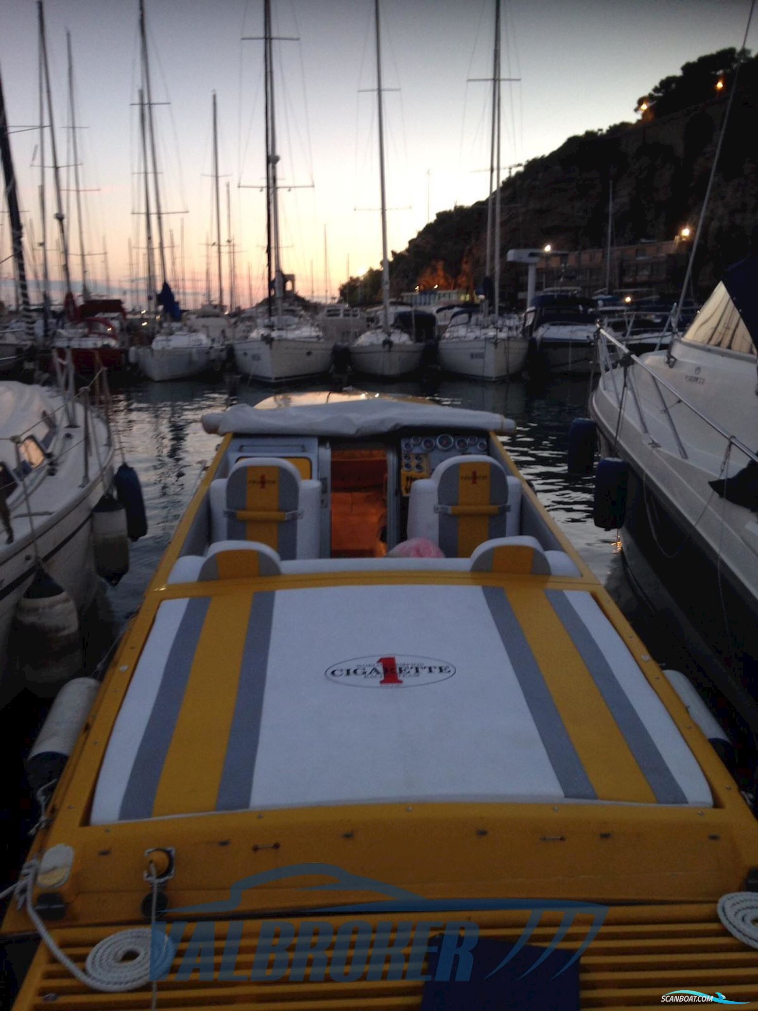 Cigarette R.T. 35' Cafe' Racer