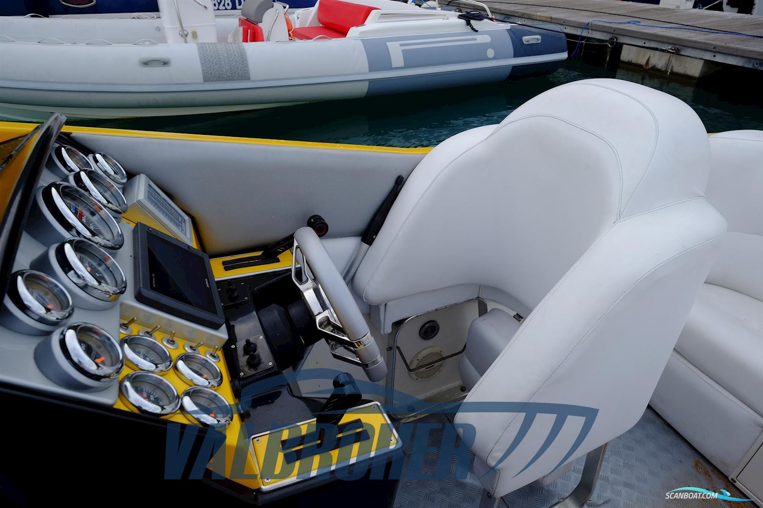 Cigarette R.T. 35' Cafe' Racer